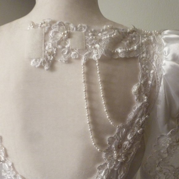 ✨ Majestic & Beautiful Bridal Gown | Adjustable Length | Size 8–10 ✨ - Picture 14 of 15